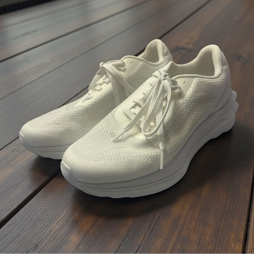 Alo Yoga Runner Sneakers in White/White Unisex Fit | US Men’s 9 | Women’s 10.5 - Picture 11 of 16